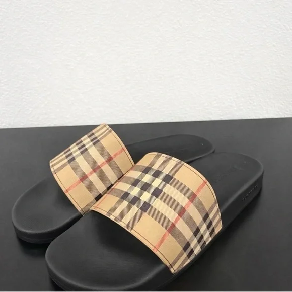 Burberry Beige Check Slides Size 10M - Picture 2 of 4